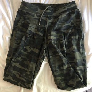 Alphalete Pants - Alphalete camo premium jogger Alphalete Pants - Alphalete camo premium jogger